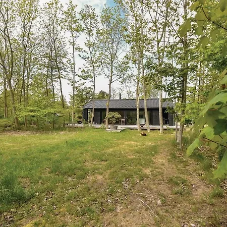 Three-bedroom Holiday In * Martofte