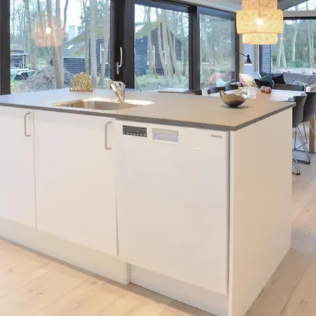 Three-bedroom Holiday In * Martofte